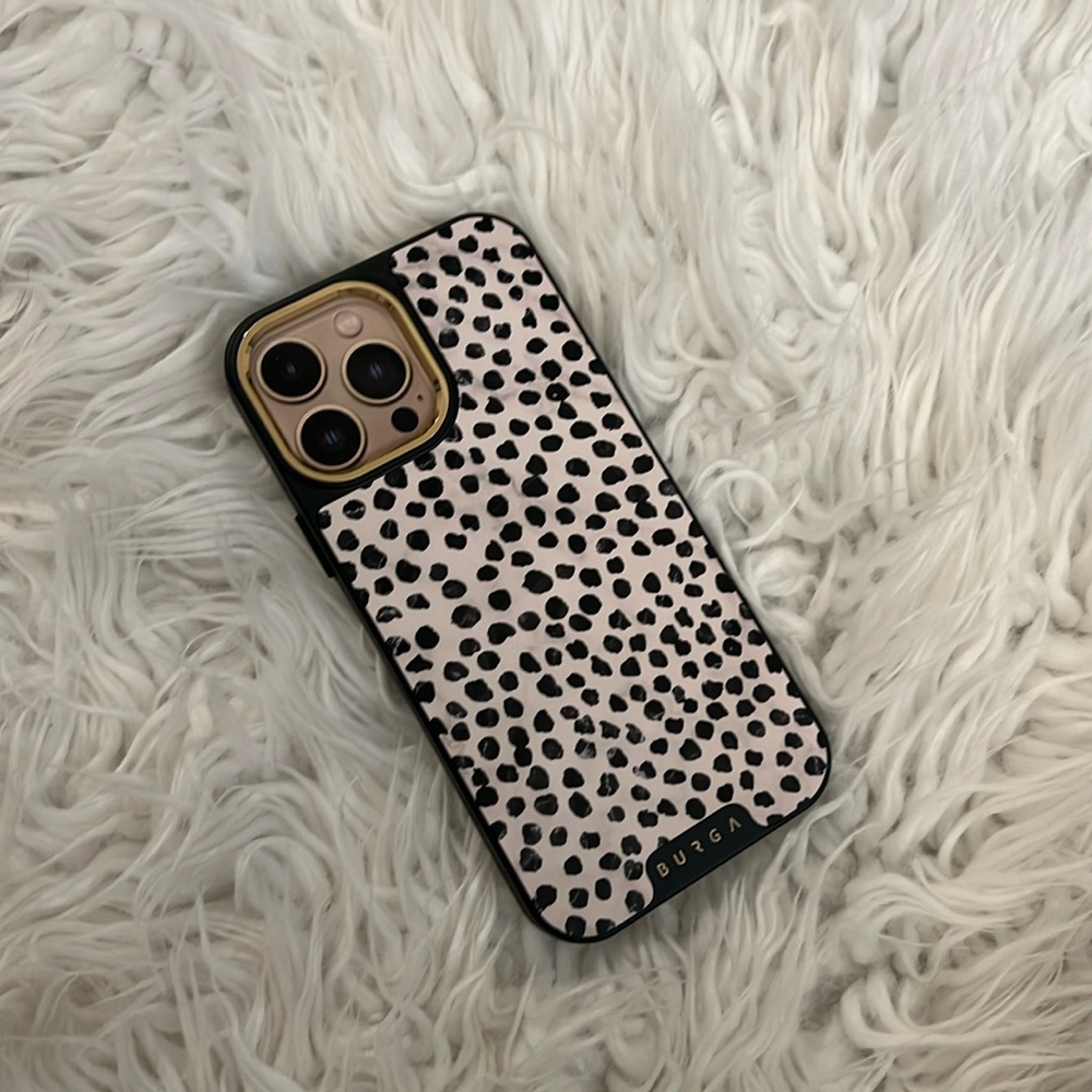 Burga phone case in almond latte